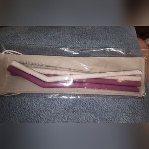 4 NEW Silicone Straws plus straw cleaning brush &‎ soft drawstring storage bag.